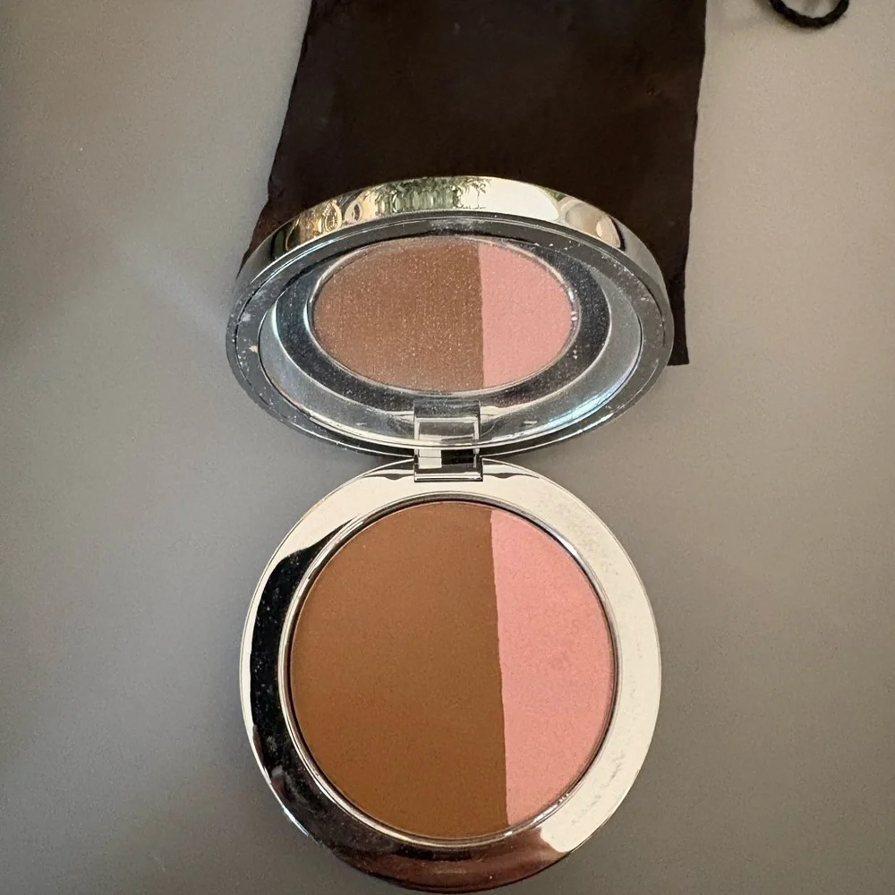 Rock & Republic Black & Silver Bronzer/Contour Compact
